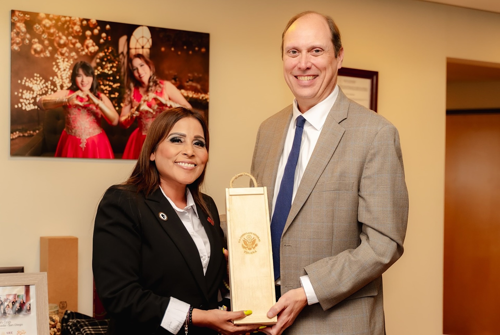 Sostiene Claudia Agatón reunión con Cónsul de Estados Unidos en Tijuana