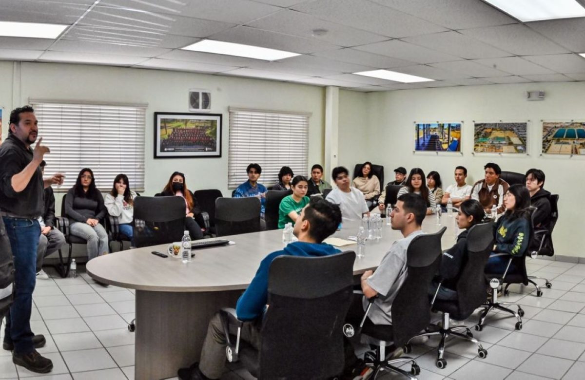 Alumnos de Arquitectura y Diseño de la UABC conocen procesos de obra pública en CESPM