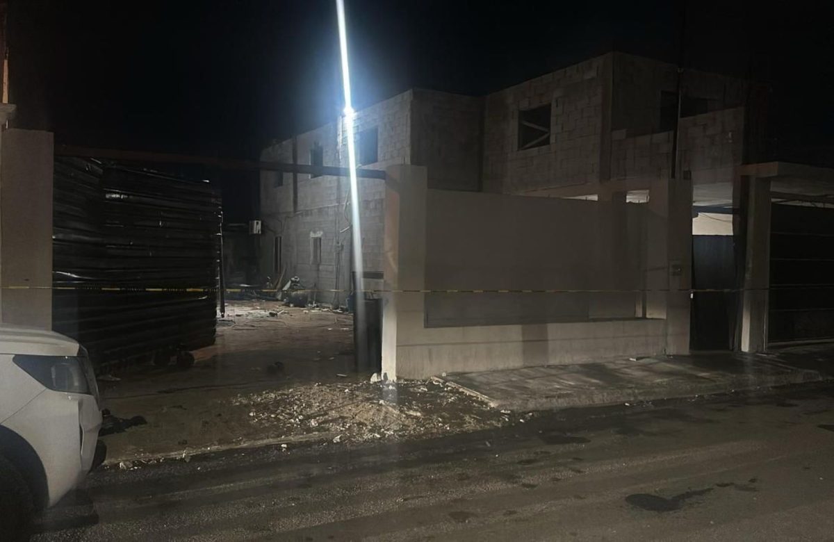 FESC e INM localizan equipo táctico abandonado a la entrada de vivienda en Mexicali