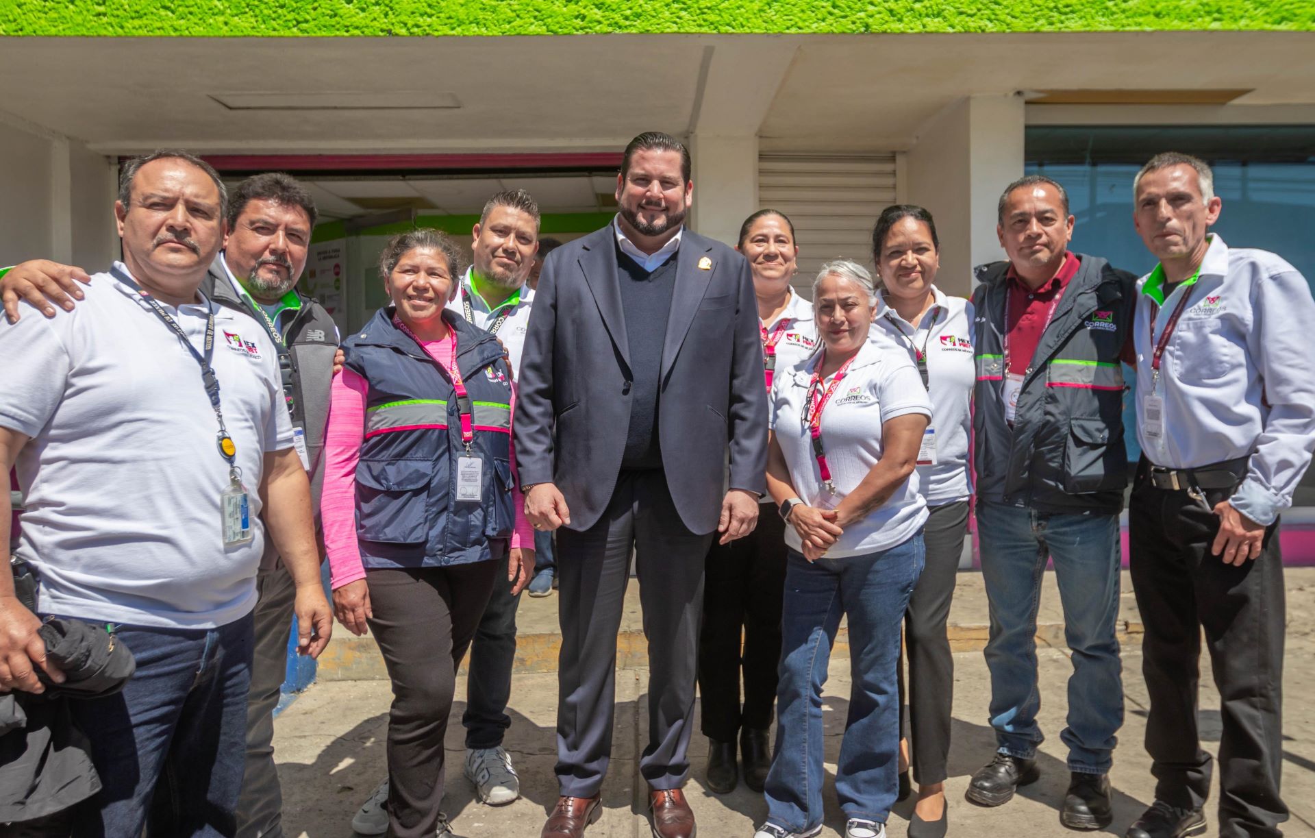 Realizan Ismael Burgueño y directora del Servicio Postal Mexicano Violeta Abreu recorrido por edificio de Correos de Tijuana
