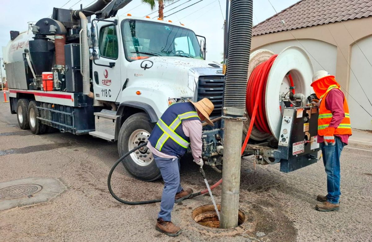 Cuadrillas de CESPM intensifican labores de limpieza y sondeo en drenaje sanitario durante el fin de semana en Mexicali