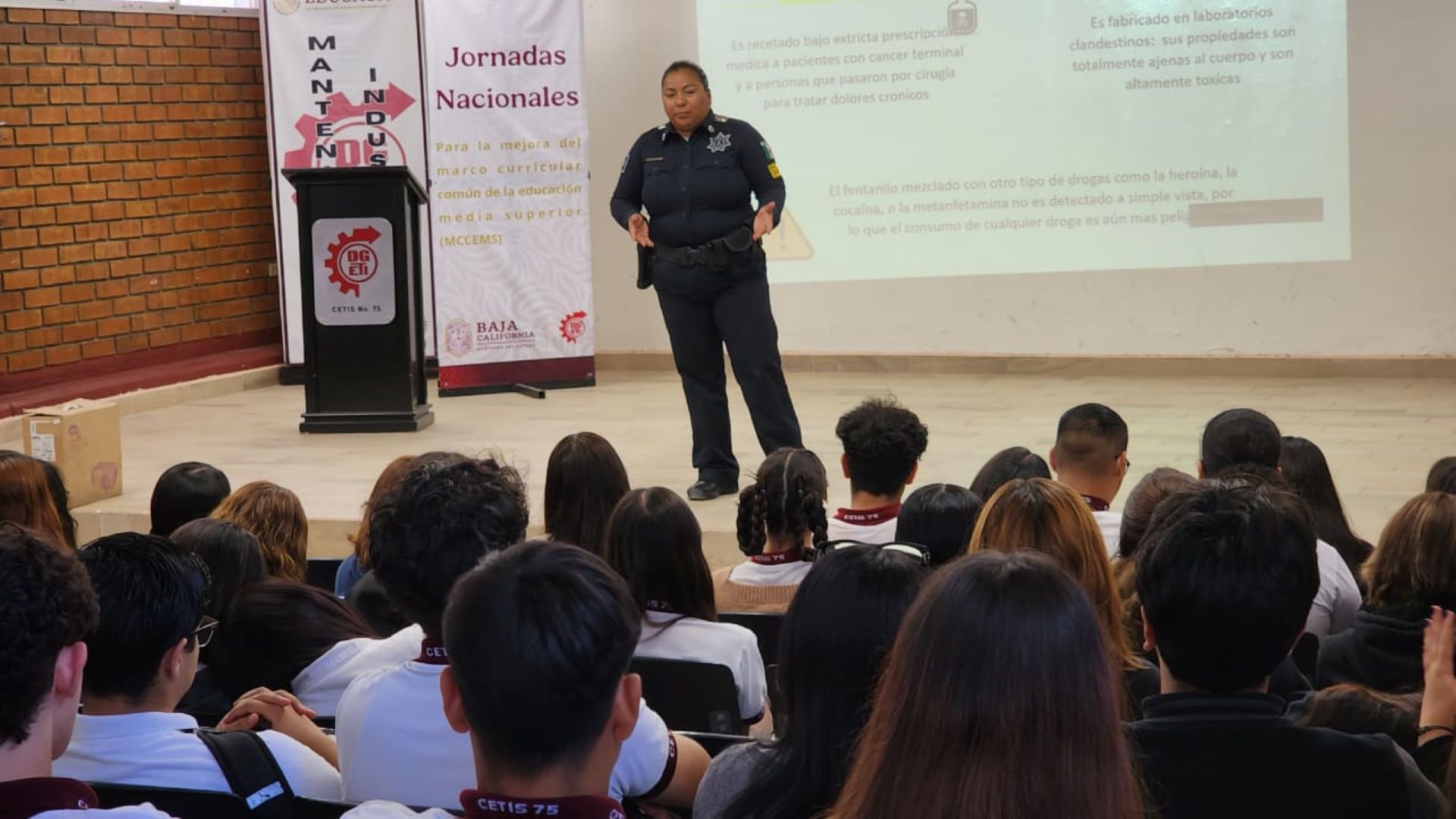DARE educa en jóvenes mexicalenses sobre los peligros del fentanilo
