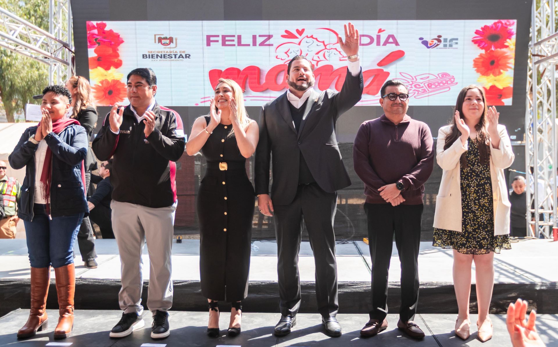 Encabeza presidente municipal Ismael Burgueño Ruiz celebración del Día de las Madres