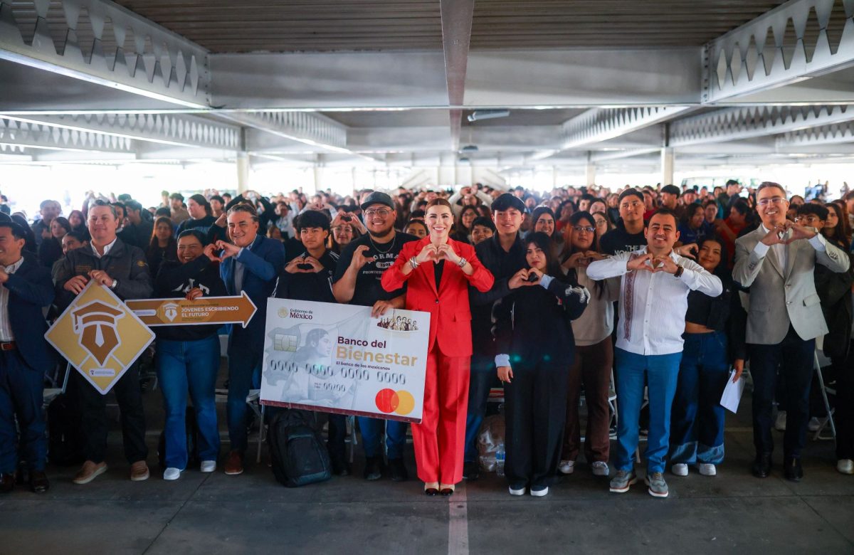 Encabeza gobernadora Marina del Pilar entrega de tarjetas “Jóvenes Escribiendo el Futuro” en beneficio de estudiantes universitarios