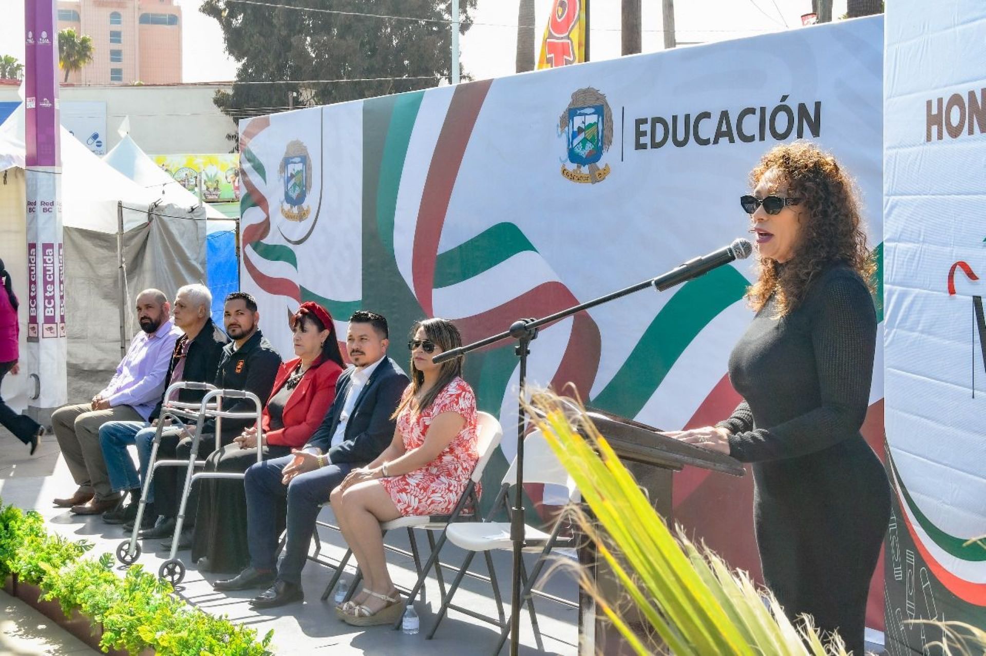 Reconoce gobierno de Claudia Agatón a docentes ensenadenses en su día