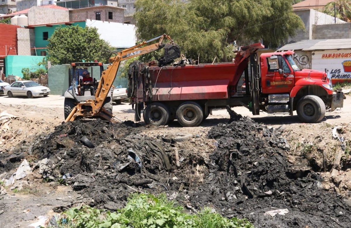 Realiza Gobierno Municipal limpieza de pluvial en Ejido Matamoros como parte del programa ‘Tijuana: Ciudad Limpia’