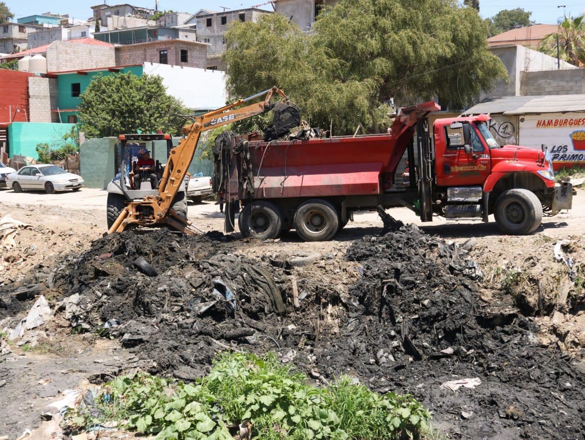 Realiza Gobierno Municipal limpieza de pluvial en Ejido Matamoros como parte del programa ‘Tijuana: Ciudad Limpia’