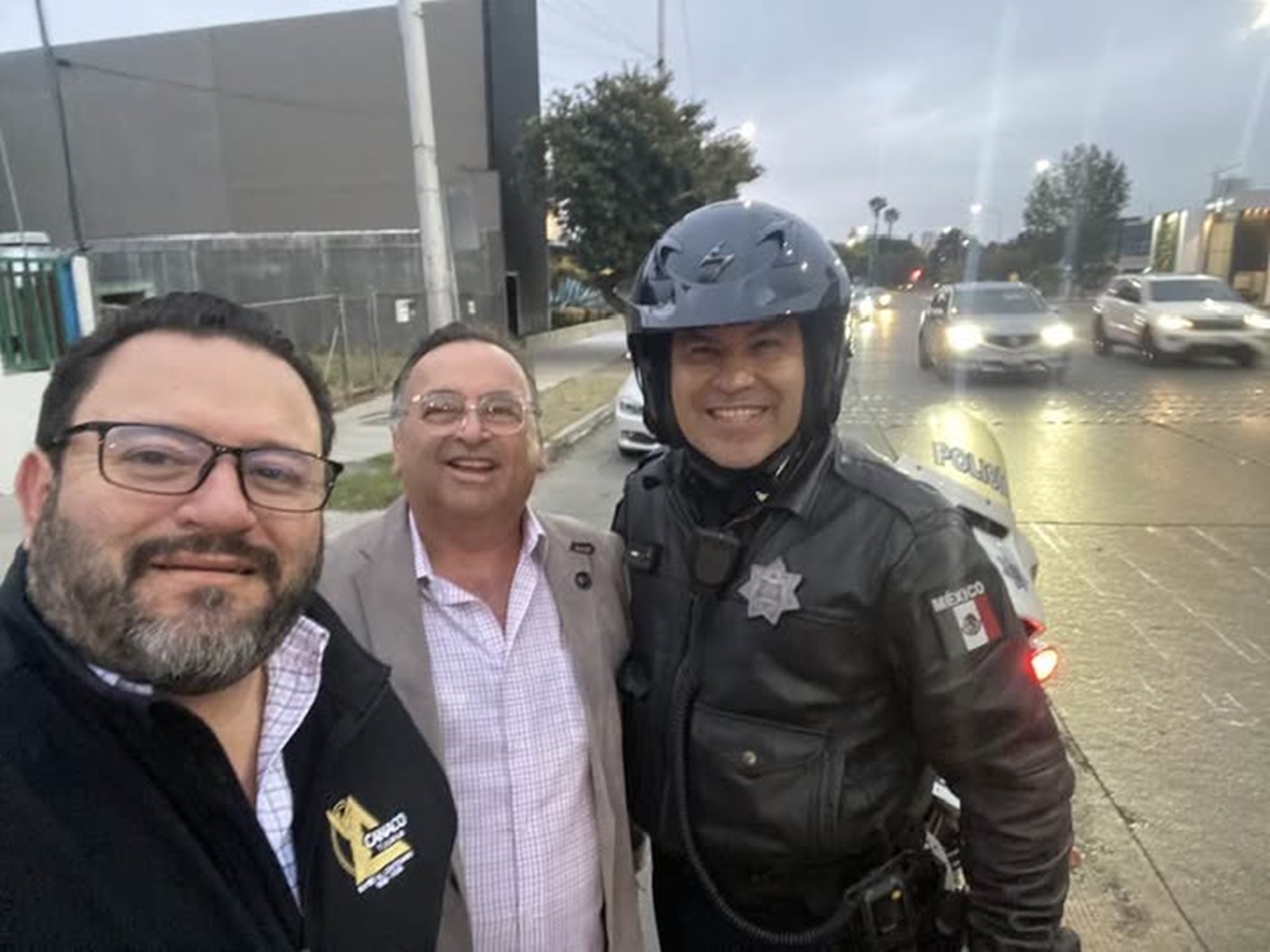 Felicita presidente CANACO Tijuana a policía municipal por trato profesional a turista