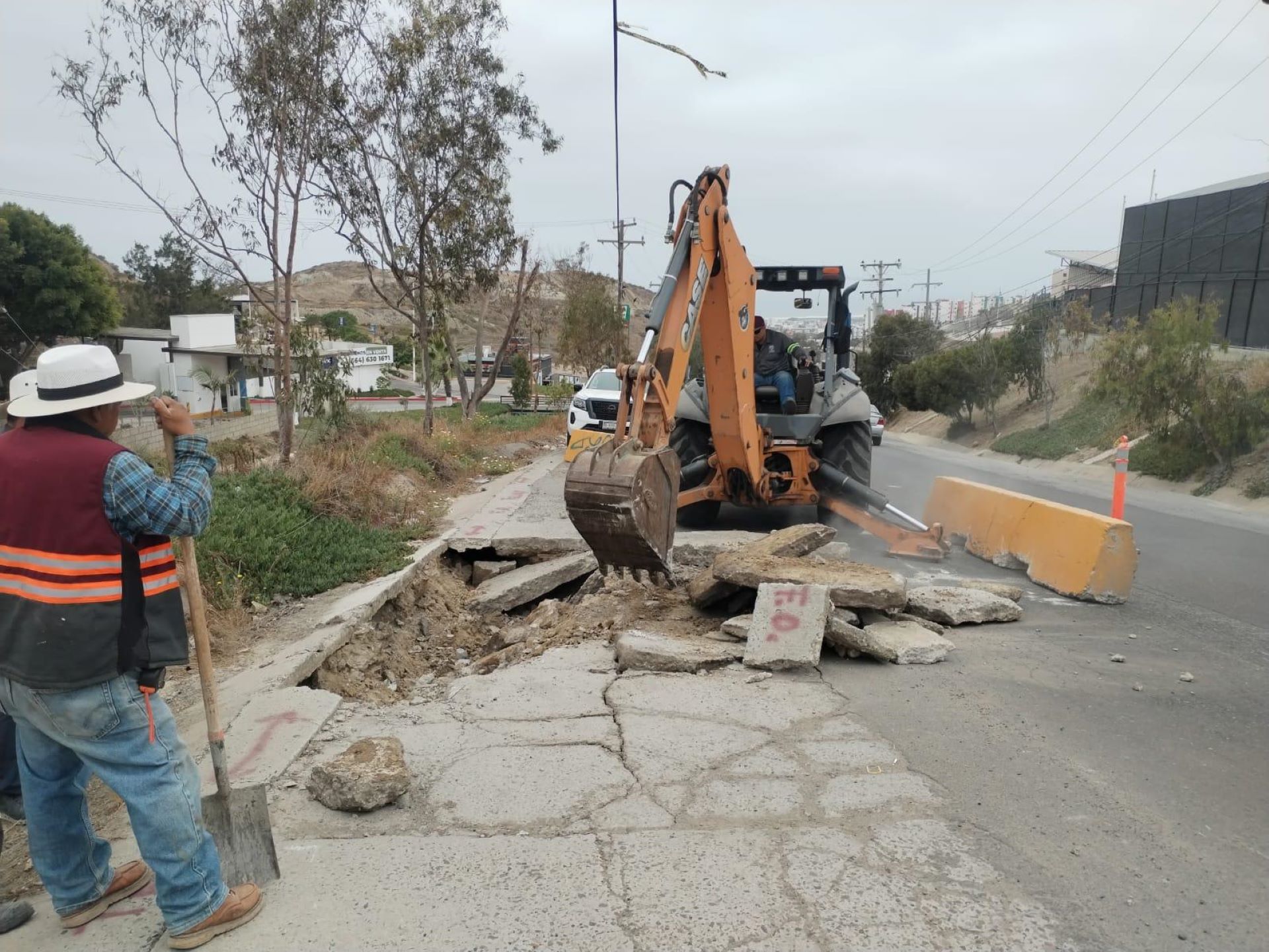 Realiza Gobierno Municipal trabajos de reparación de socavón en la Delegación Playas de Tijuana