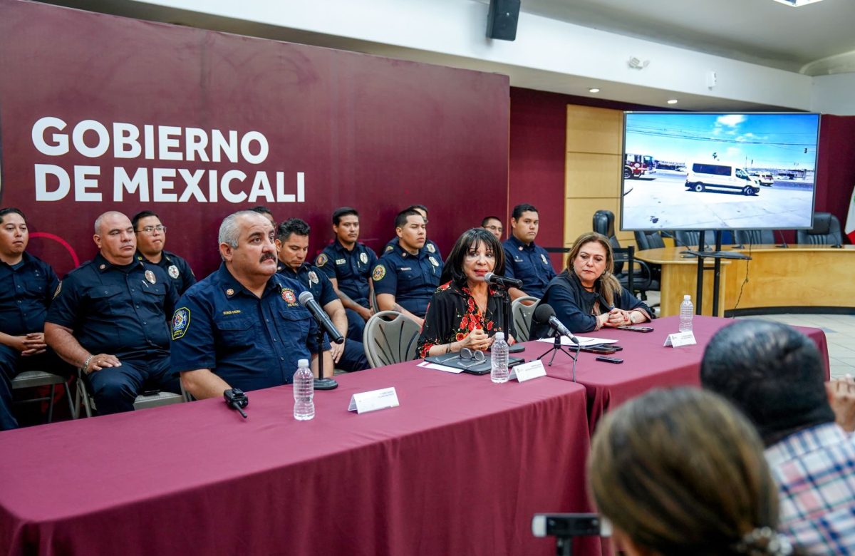 Norma Bustamante reconoce a los héroes bomberos por apoyo en Tecate