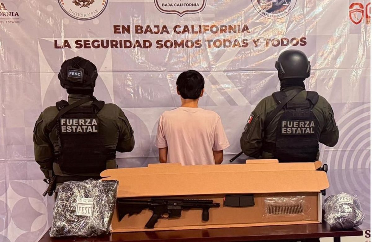 Asegura Fuerza Estatal arma larga y chaleco balístico a menor de edad en Tijuana