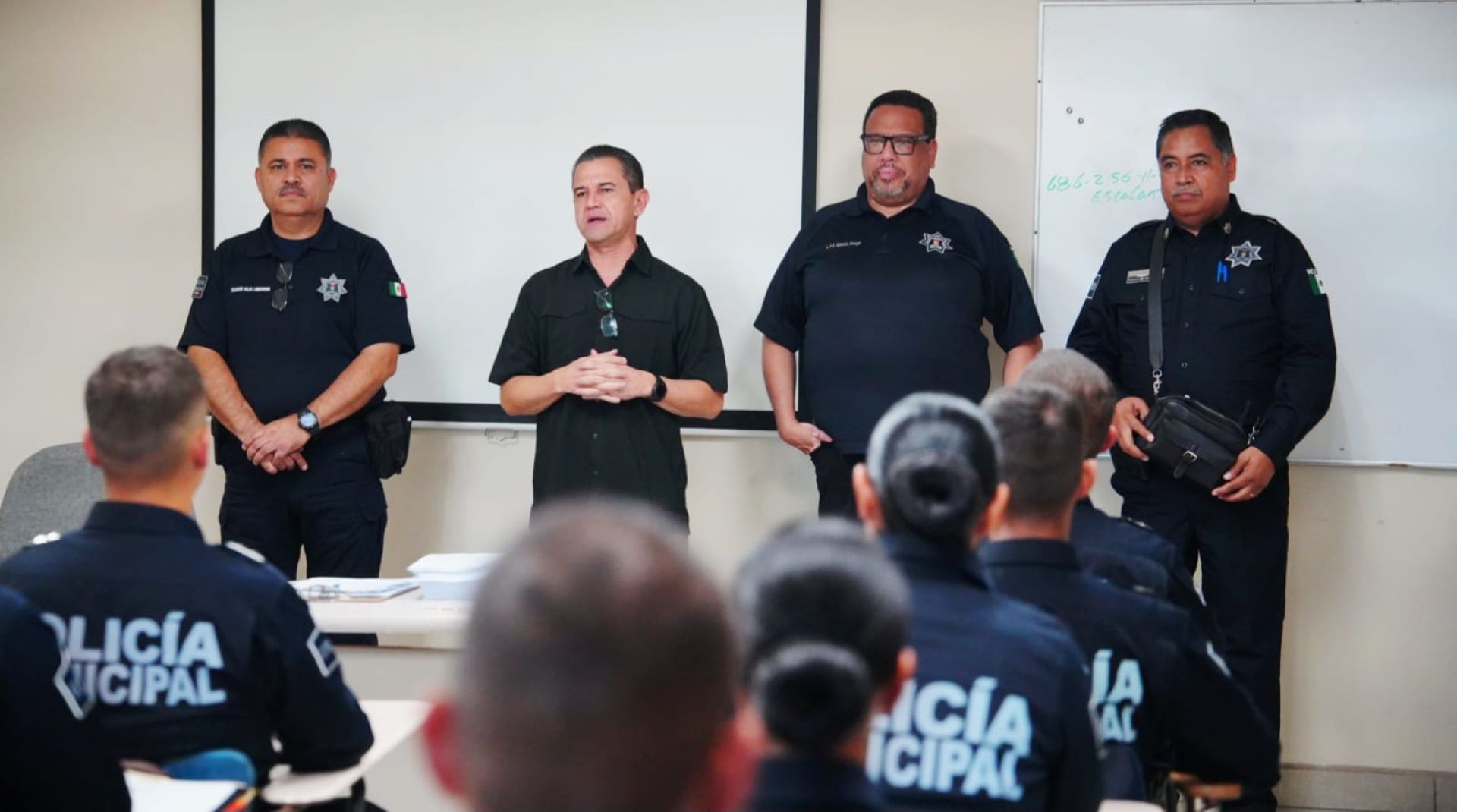 Luis Felipe Chan da la bienvenida a 24 nuevos agentes que se incorporan a la Policía Municipal Preventiva de Mexicali
