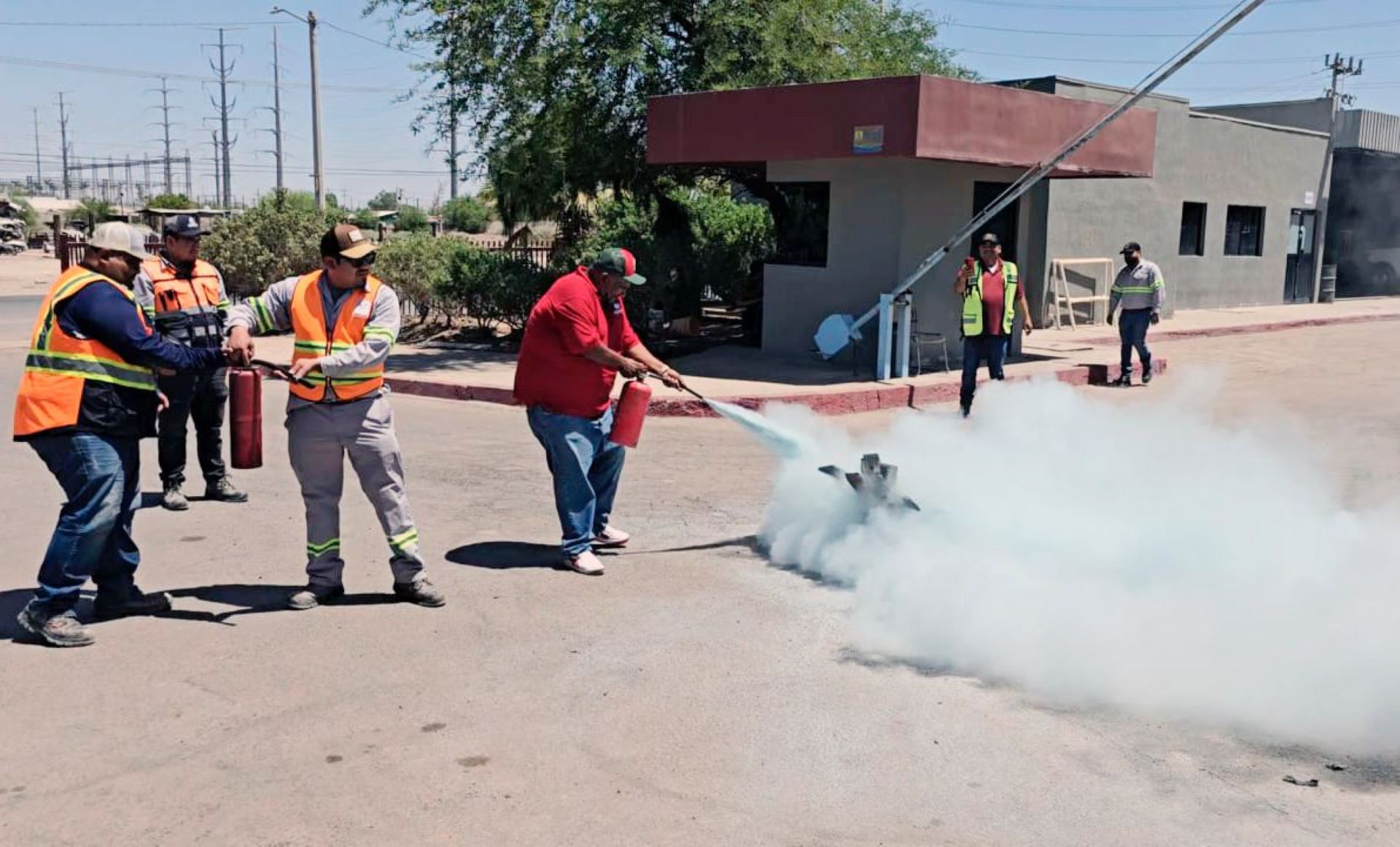 CESPM capacita a personal en uso y manejo de extintores
