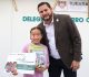 Entrega Ismael Burgueño útiles escolares y vales para uniformes a niñas, niños y jóvenes en la Delegación Cerro Colorado