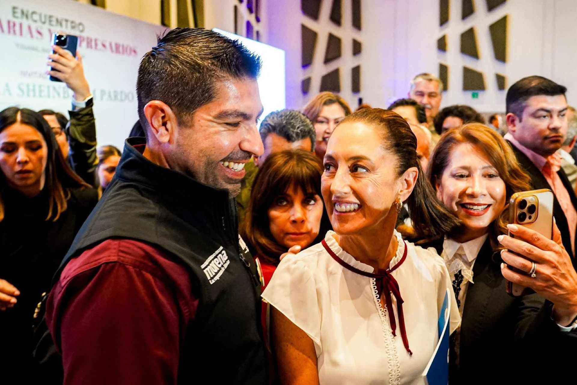 Celebra Armando Ayala resultados del primer año de gobierno de la Presidenta de México