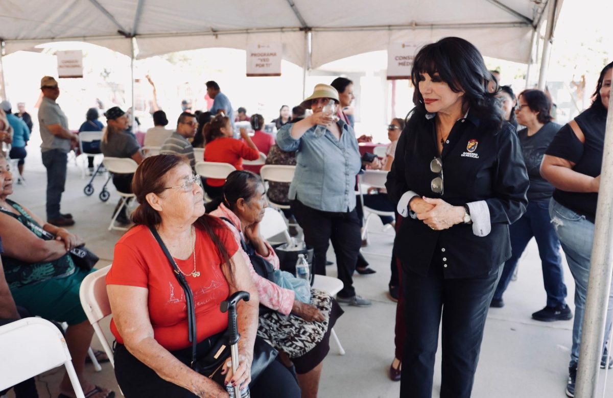 Norma Bustamante y DIF Municipal atienden a vecinos en Valle Dorado