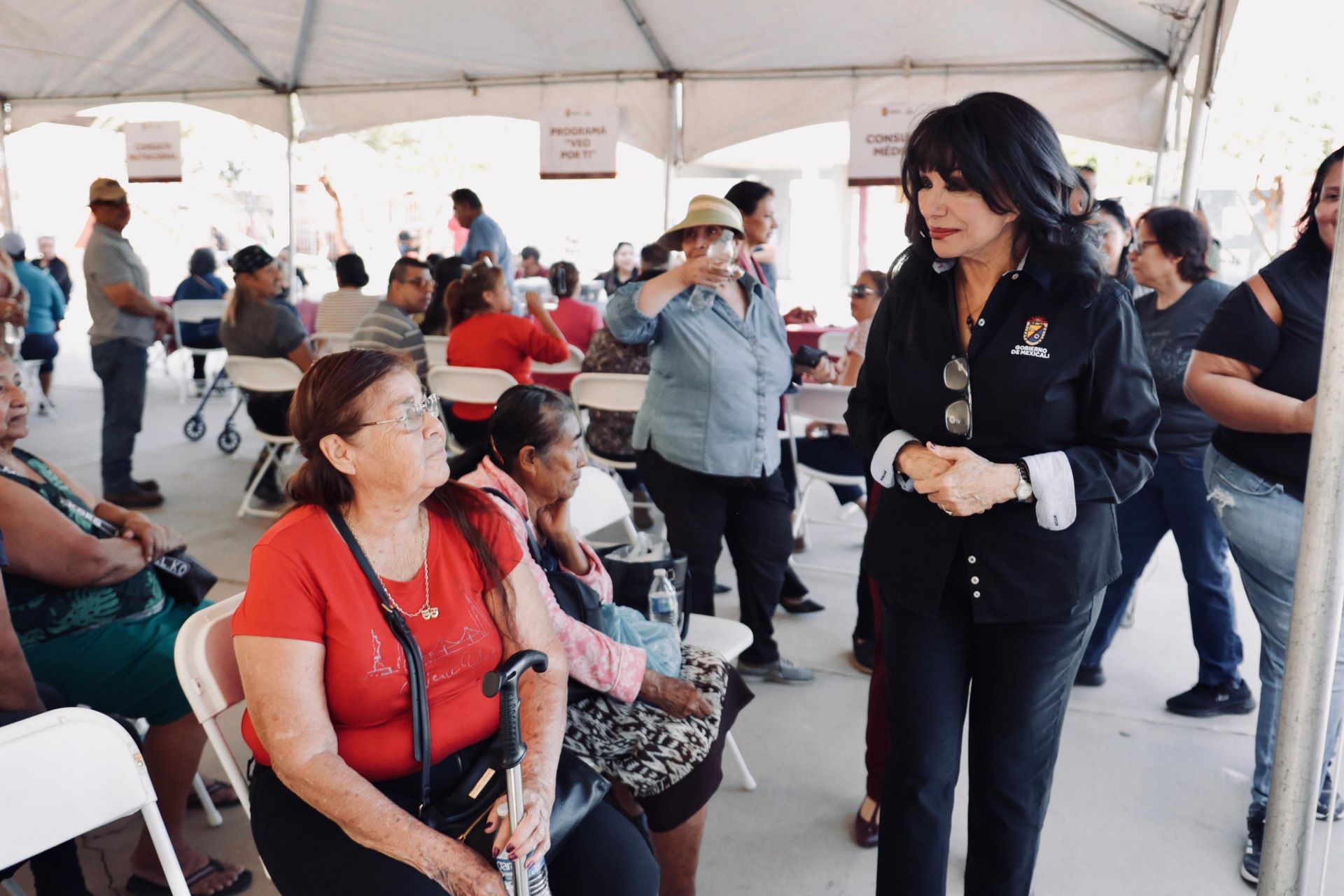 Norma Bustamante y DIF Municipal atienden a vecinos en Valle Dorado