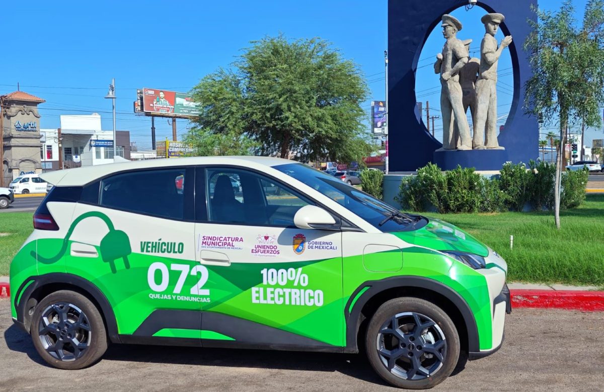 Entrega Sindicatura Municipal dos vehículos electrónicos a inspectores para revisión y supervisión