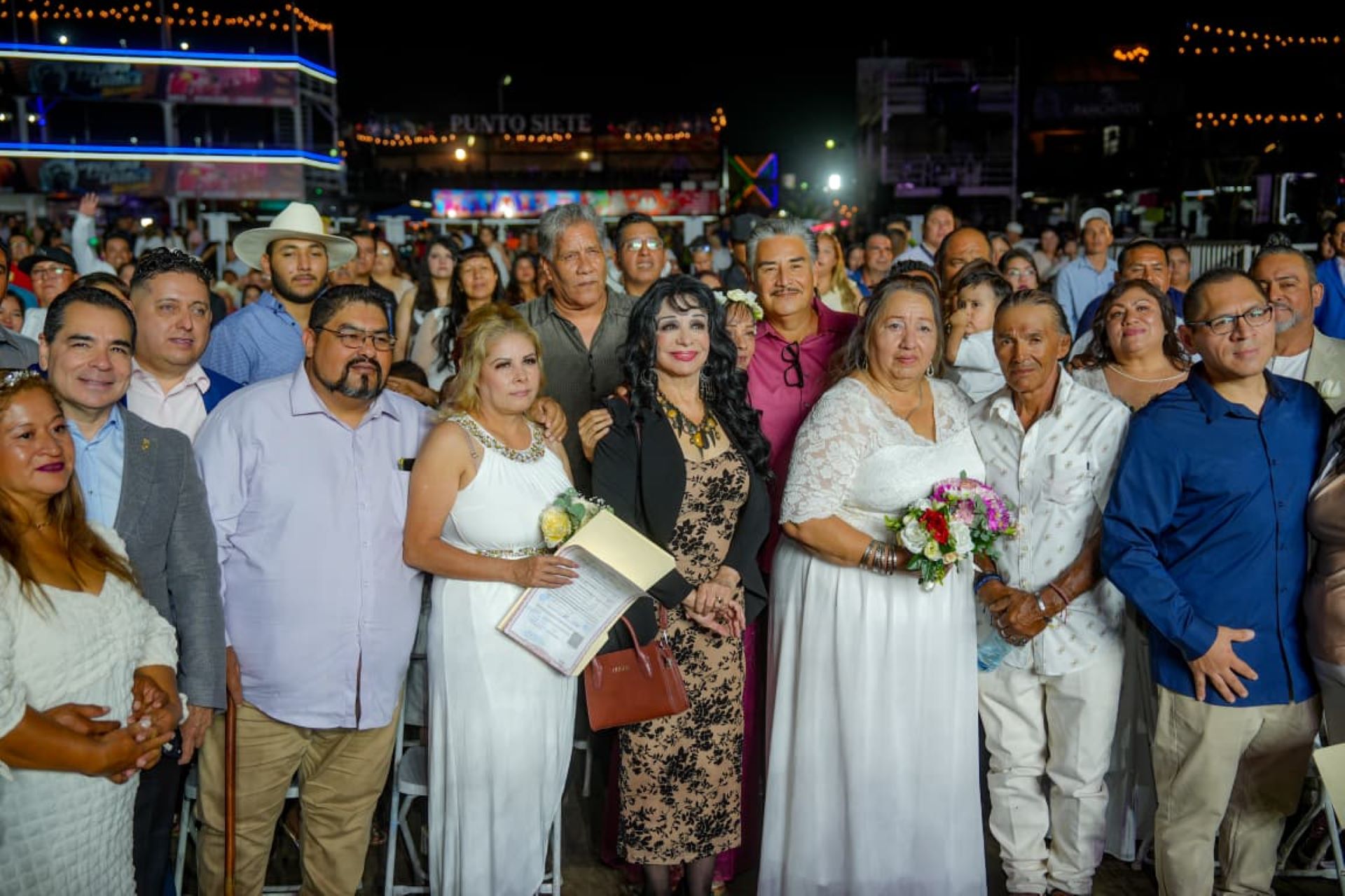 Norma Bustamante encabeza la unión civil de 154 parejas en las Fiestas del Sol