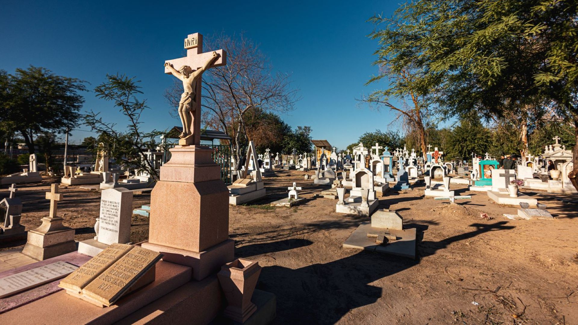 Refuerza Norma Bustamante la seguridad y limpieza en los tres panteones municipales por día de muertos