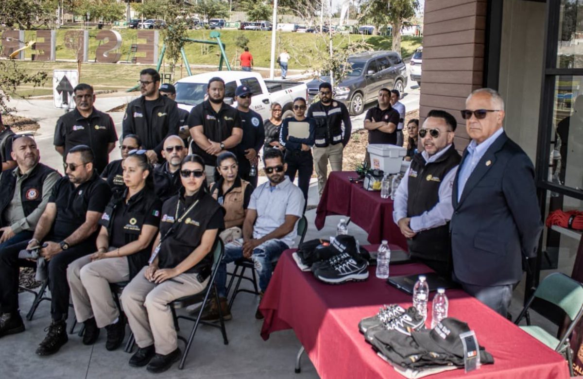 Fortalece Gobierno de BC a Protección Civil BC con entrega de equipo, uniformes y unidades