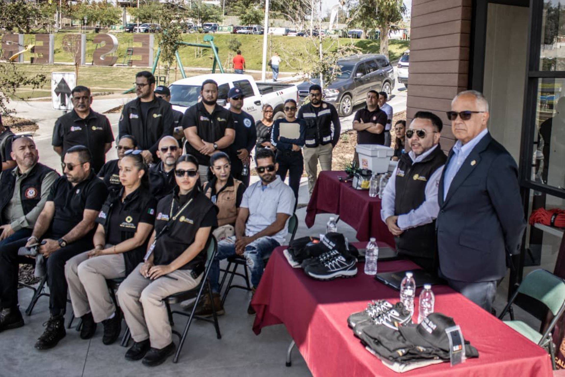 Fortalece Gobierno de BC a Protección Civil BC con entrega de equipo, uniformes y unidades