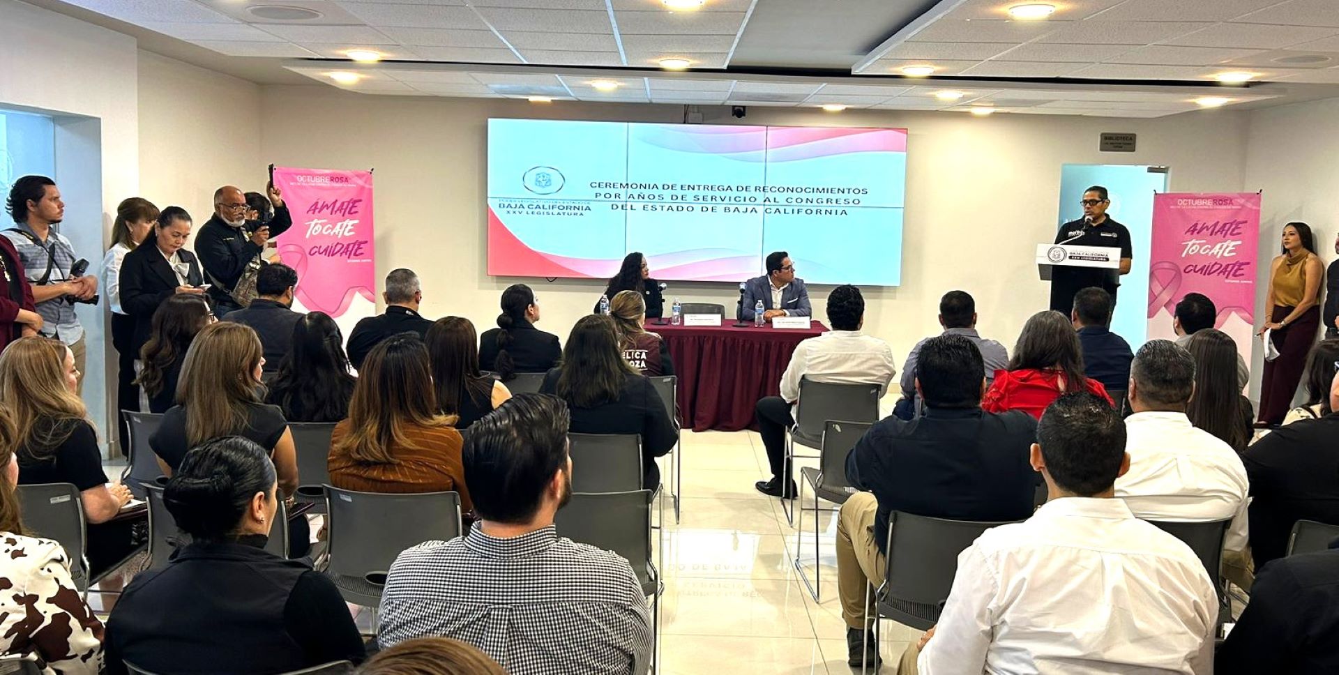 Reconocen a personal del Poder Legislativo con más de una década de servicio