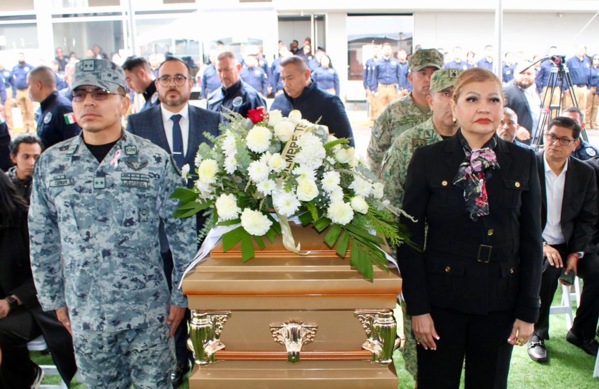 FGE realiza honras fúnebres en memoria del agente estatal de investigación, Humberto Antonio Martínez Corrales