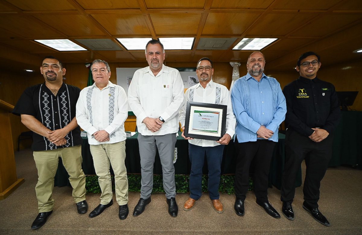 UABC impulsa la innovación y la educación a lo largo de la vida con buenas prácticas y microcredenciales  •	La universidad reconoció a unidades académicas por su labor en educación continua y destacó su liderazgo nacional en certificaciones digitales con tecnología blockchain.  Tijuana, Baja California, martes 21 de octubre de 2025.- La Universidad Autónoma de Baja California (UABC), a través del Centro de Educación Continua (CEC), llevó a cabo la ceremonia de entrega de Reconocimiento a las Buenas Prácticas de la Educación Continua 2024, en la que se distinguió a 15 unidades académicas y 17 programas de responsabilidad social universitaria por su contribución a la formación profesional, la innovación educativa y el compromiso social.  Durante el evento, el … [16:04, 21/10/2025] +52 1 686 287 0759: UABC consolida su liderazgo nacional en la enseñanza de Medicina Veterinaria y Zootecnia