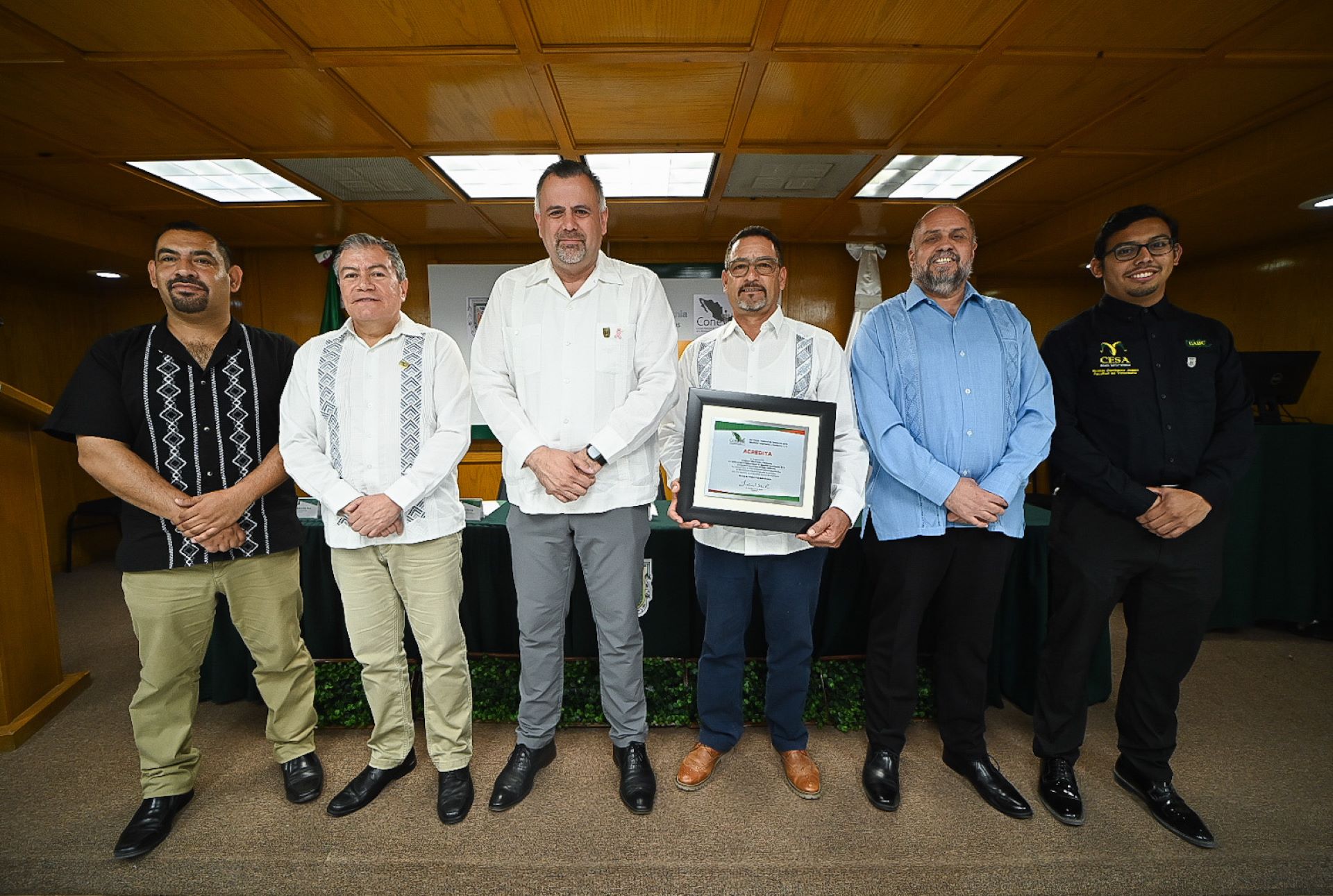 UABC impulsa la innovación y la educación a lo largo de la vida con buenas prácticas y microcredenciales  •	La universidad reconoció a unidades académicas por su labor en educación continua y destacó su liderazgo nacional en certificaciones digitales con tecnología blockchain.  Tijuana, Baja California, martes 21 de octubre de 2025.- La Universidad Autónoma de Baja California (UABC), a través del Centro de Educación Continua (CEC), llevó a cabo la ceremonia de entrega de Reconocimiento a las Buenas Prácticas de la Educación Continua 2024, en la que se distinguió a 15 unidades académicas y 17 programas de responsabilidad social universitaria por su contribución a la formación profesional, la innovación educativa y el compromiso social.  Durante el evento, el … [16:04, 21/10/2025] +52 1 686 287 0759: UABC consolida su liderazgo nacional en la enseñanza de Medicina Veterinaria y Zootecnia