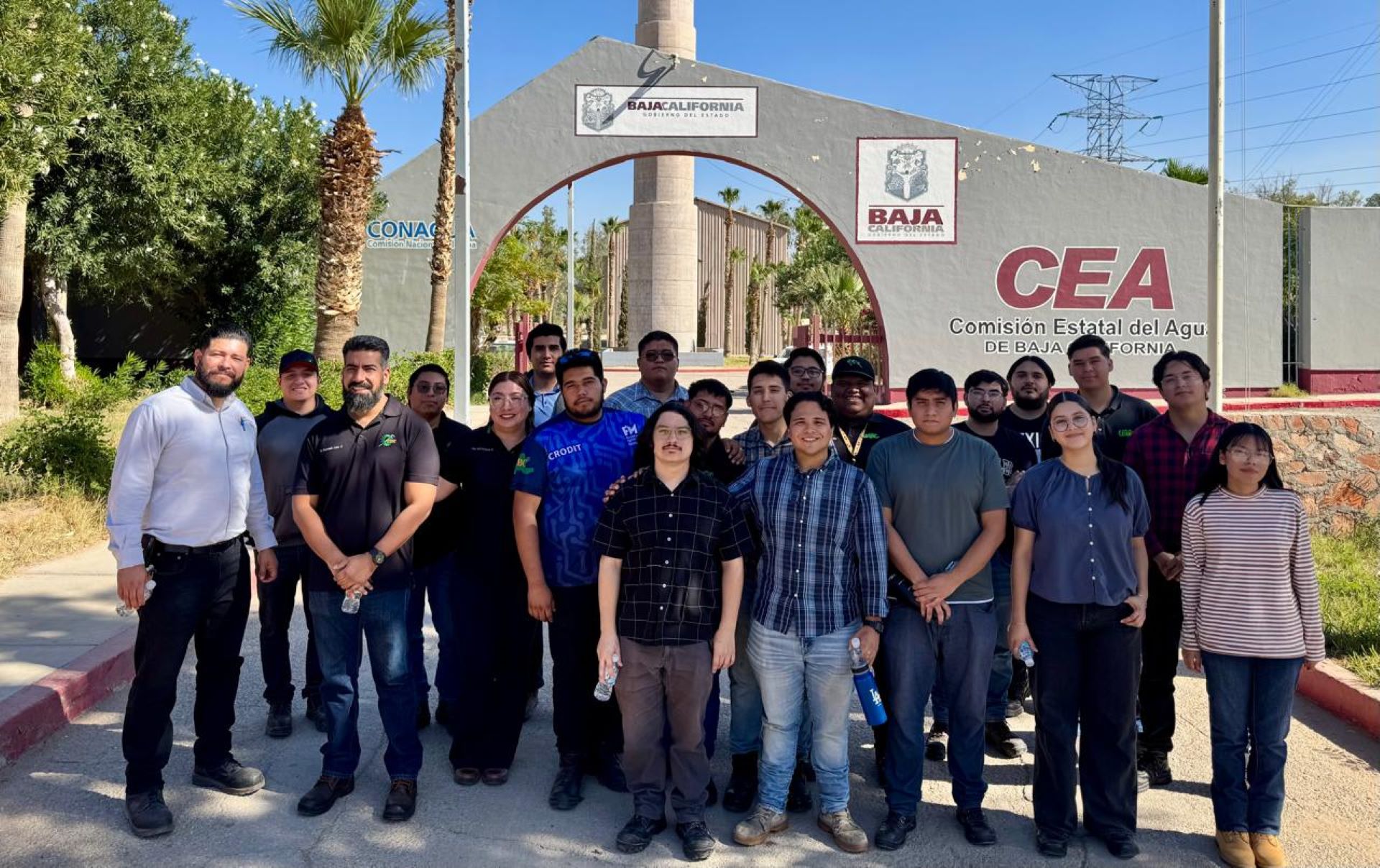 Recorren estudiantes de Ingeniería el Acueducto Río Colorado-Tijuana