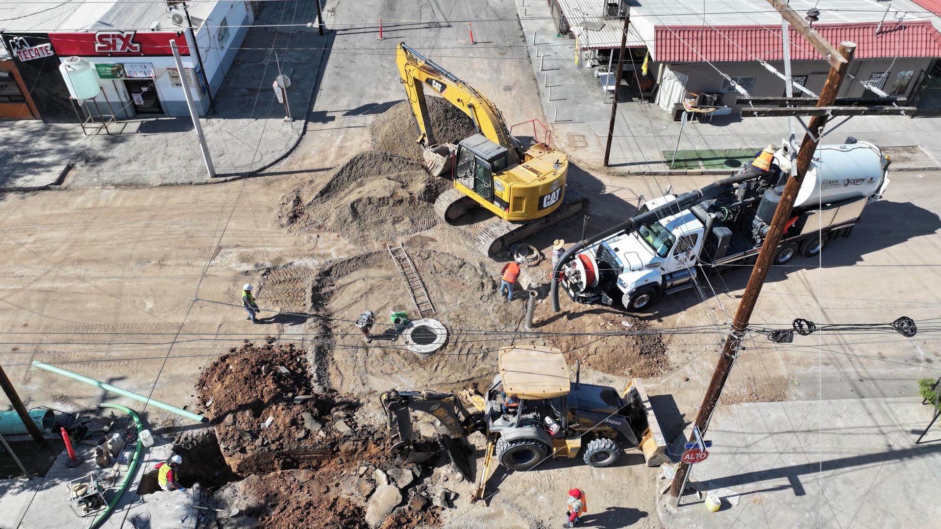 CESPM moderniza sistema sanitario en la colonia industrial con instalación de nuevos pozos de visita