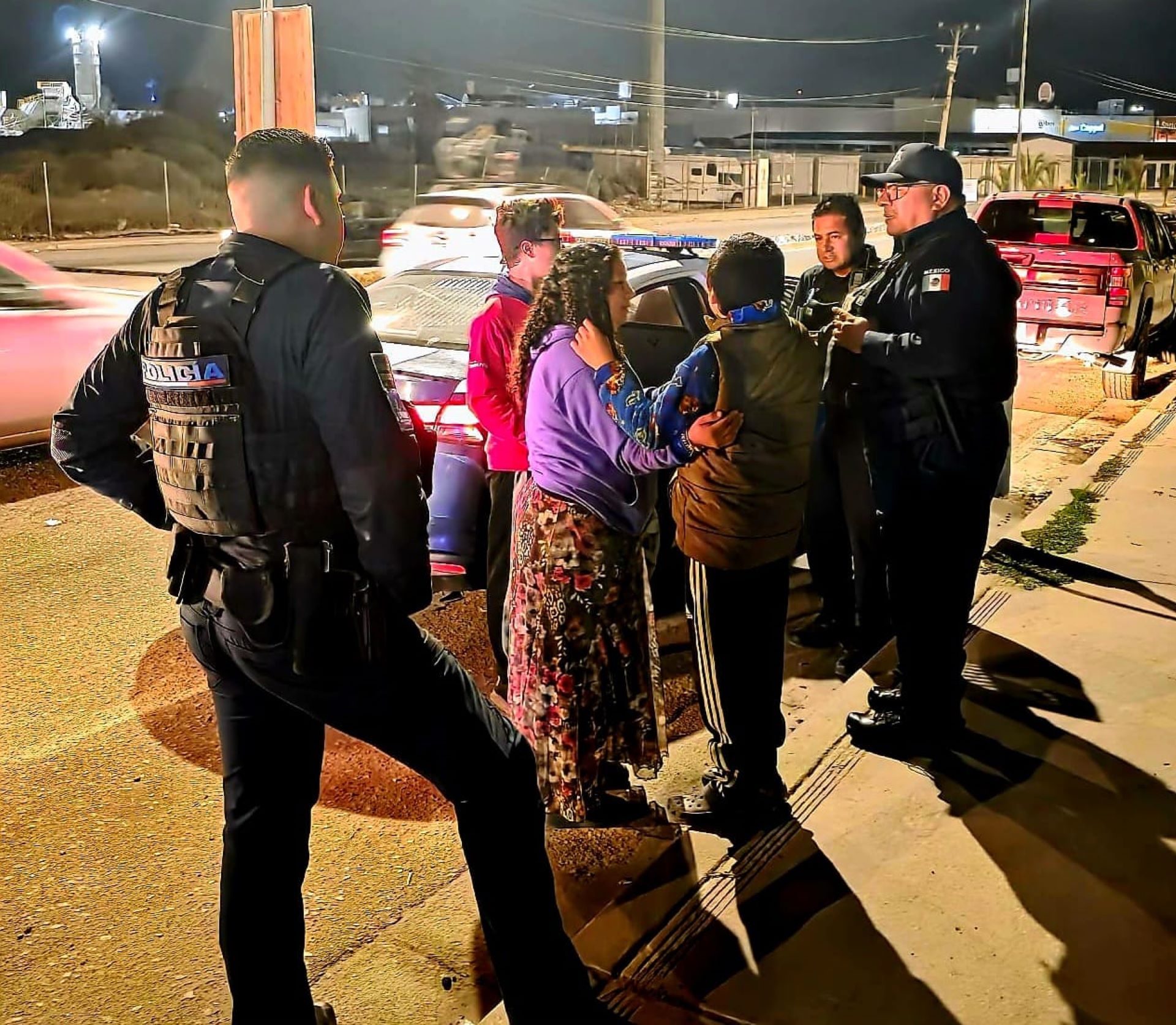 Localizan Policías Municipales a menor con autismo extraviado en Villas del Rey