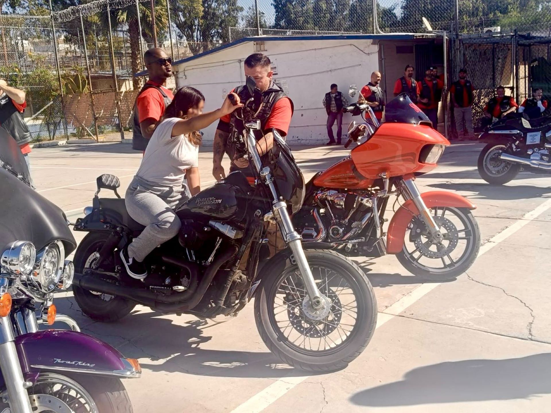 Llevan motociclistas reflexión y esperanza al Centro de Internamiento para Adolescentes de Tijuana