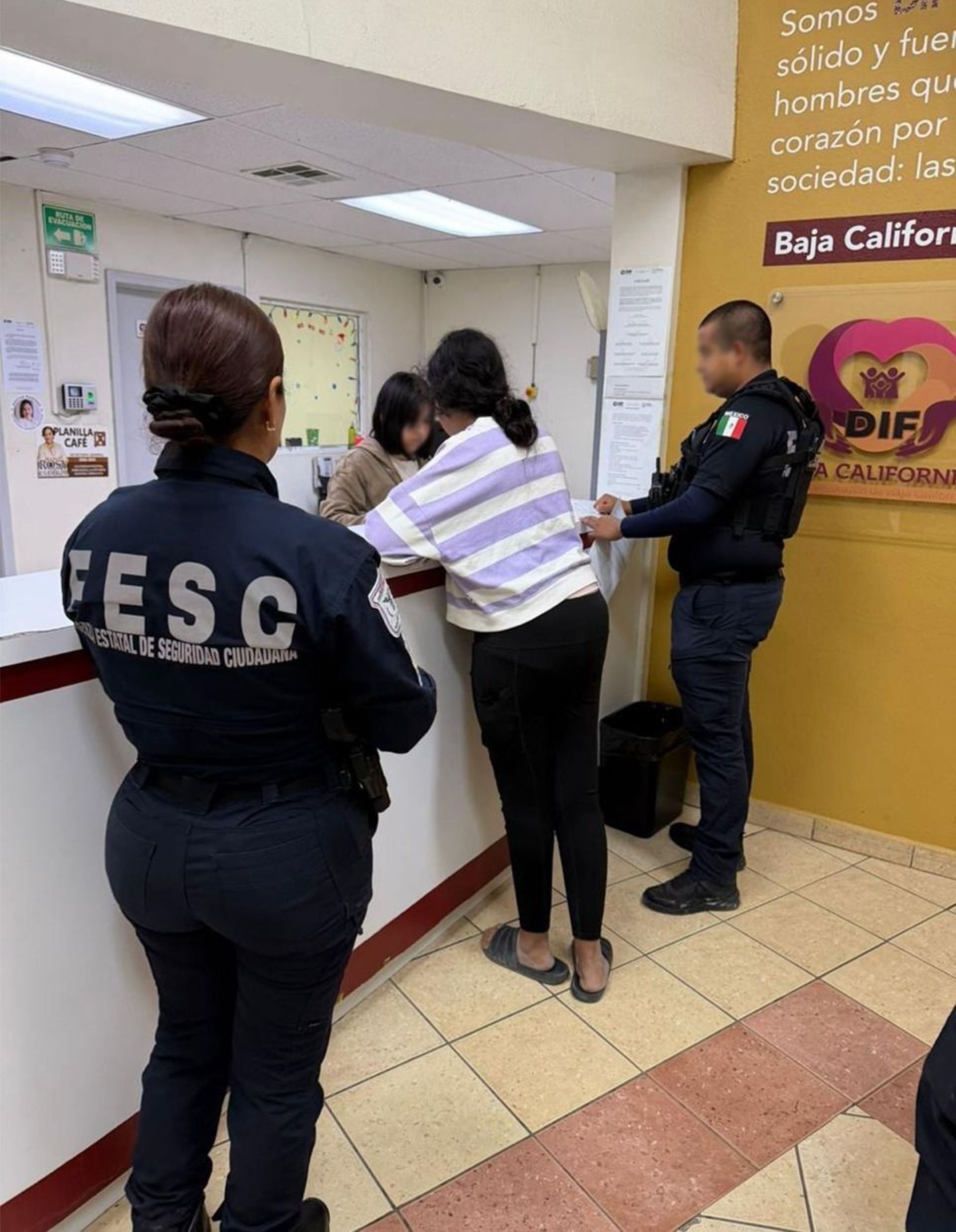 Escuadrón Violeta resguarda a adolescente en situación de riesgo en Tijuana