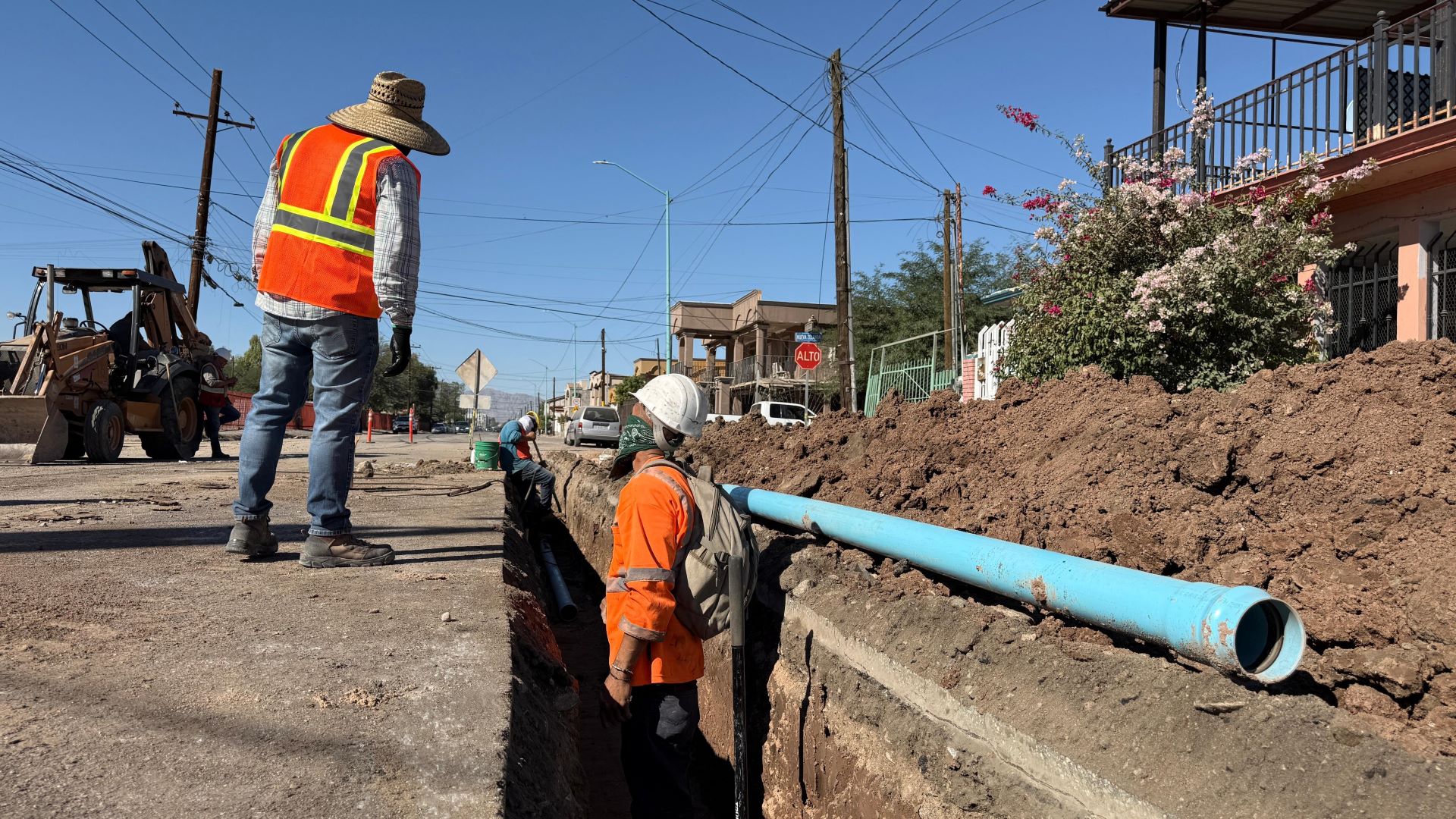 CESPM reemplaza línea de asbesto–cemento por tubería de pvc en la calzada Universidad