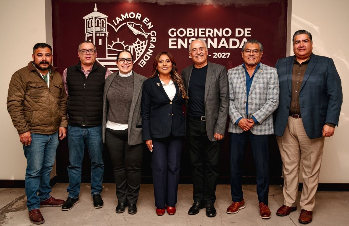 Consolida Claudia Agatón acciones para brindar certeza jurídica a familias ensenadenses