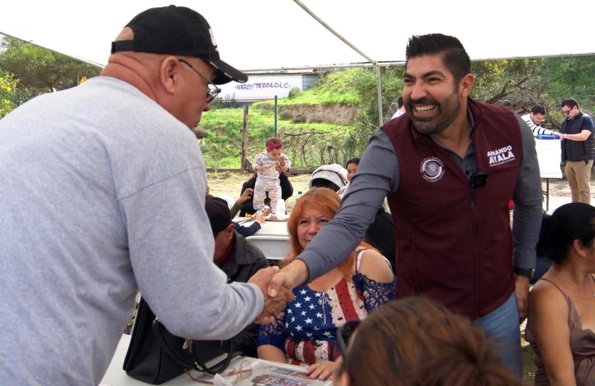 Acude  Armando Ayala a la colonia Los Encinos, en Ensenada