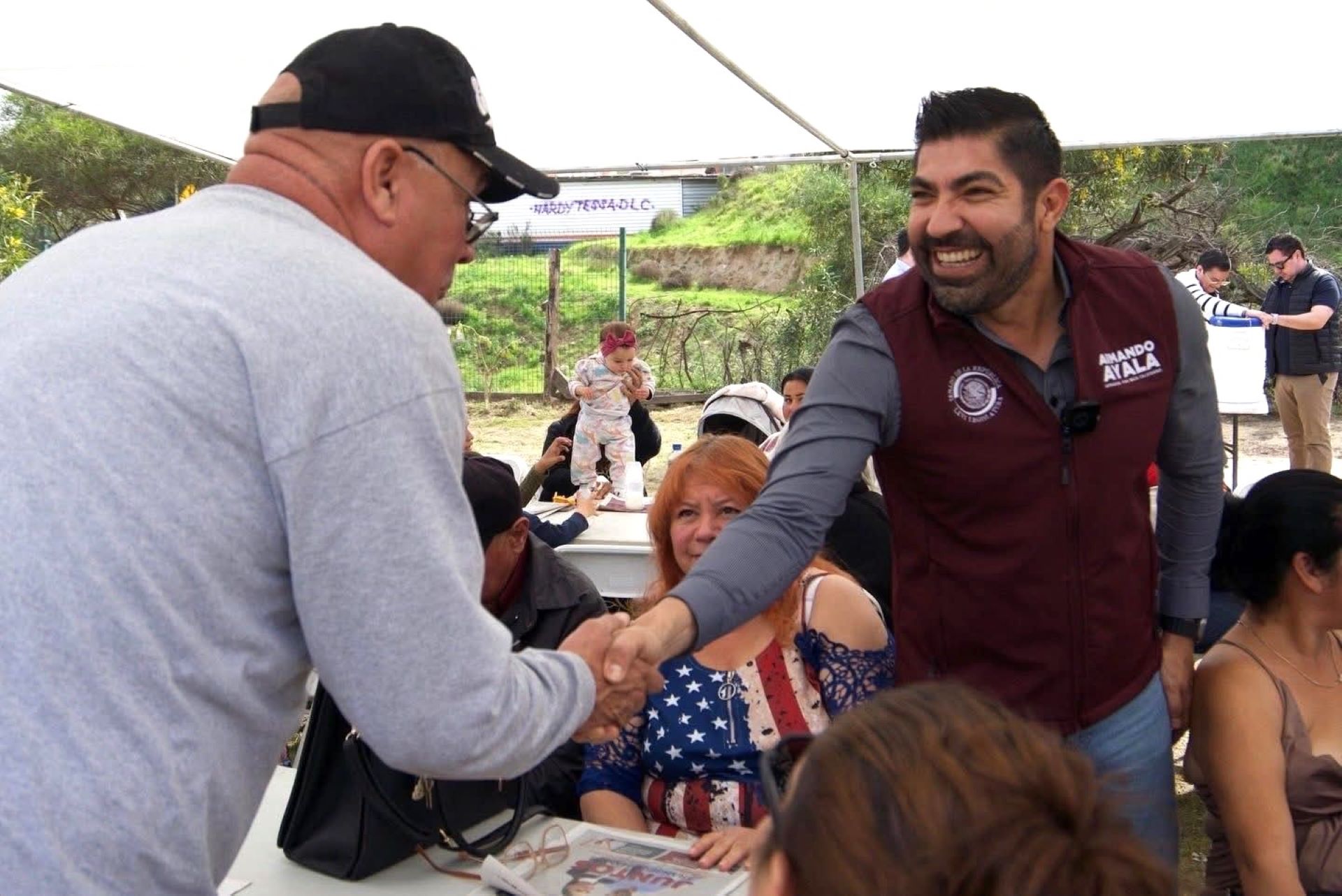 Acude  Armando Ayala a la colonia Los Encinos, en Ensenada