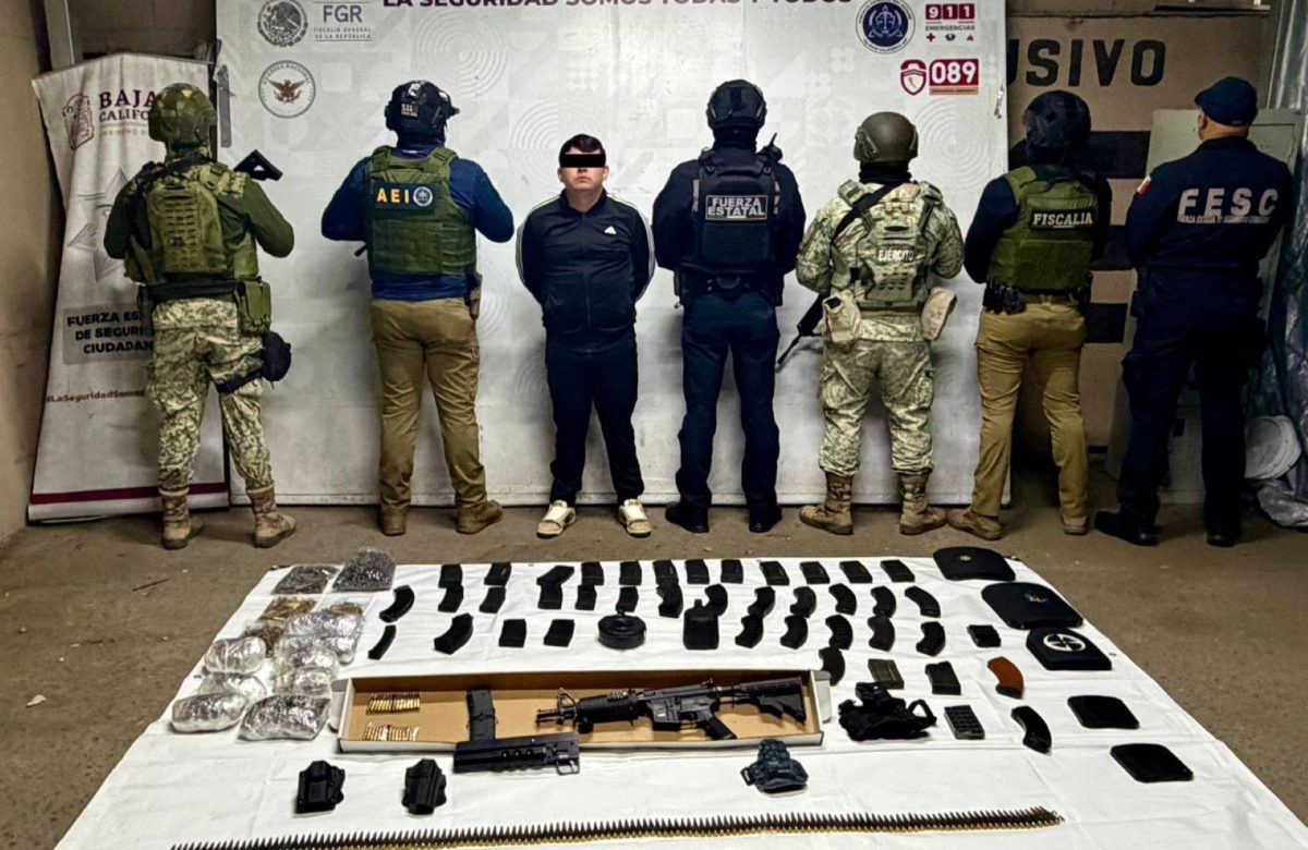 Fuerza Estatal incauta arsenal y detiene a presunto miembro de grupo criminal en Mexicali