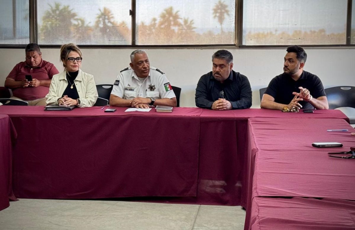 Cumple Gobierno de Ensenada con viudas y deudos de policías municipales: se realiza el pago de seguros de vida