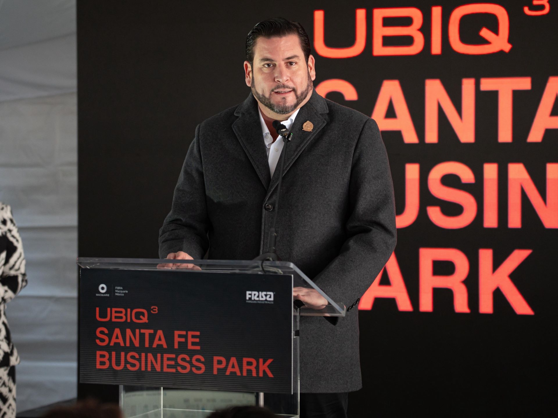 Participa Ismael Burgueño Ruiz en la colocación de la primera piedra del nuevo complejo industrial y proyecto de departamentos en Santa Fe