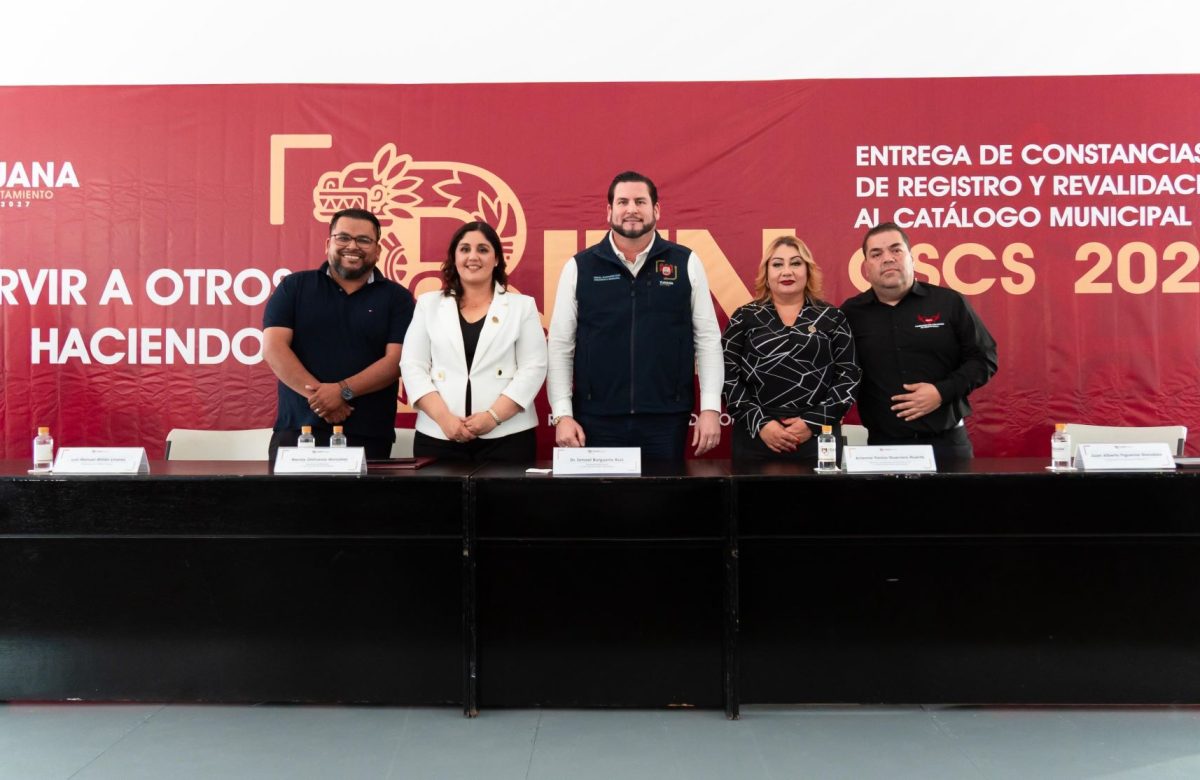 Fortalece Ismael Burgueño vínculo con la Sociedad Civil mediante entrega de constancias 2026