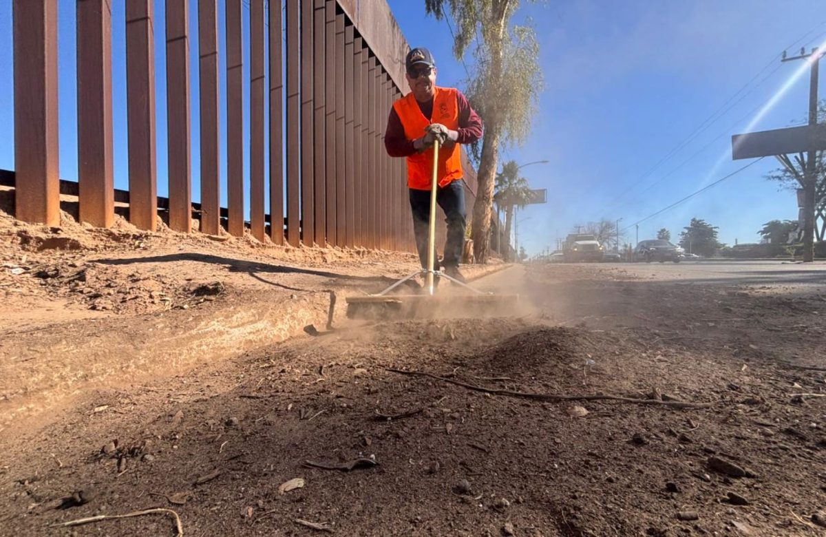 ¡Precaución! Gobierno de Mexicali trabajando.