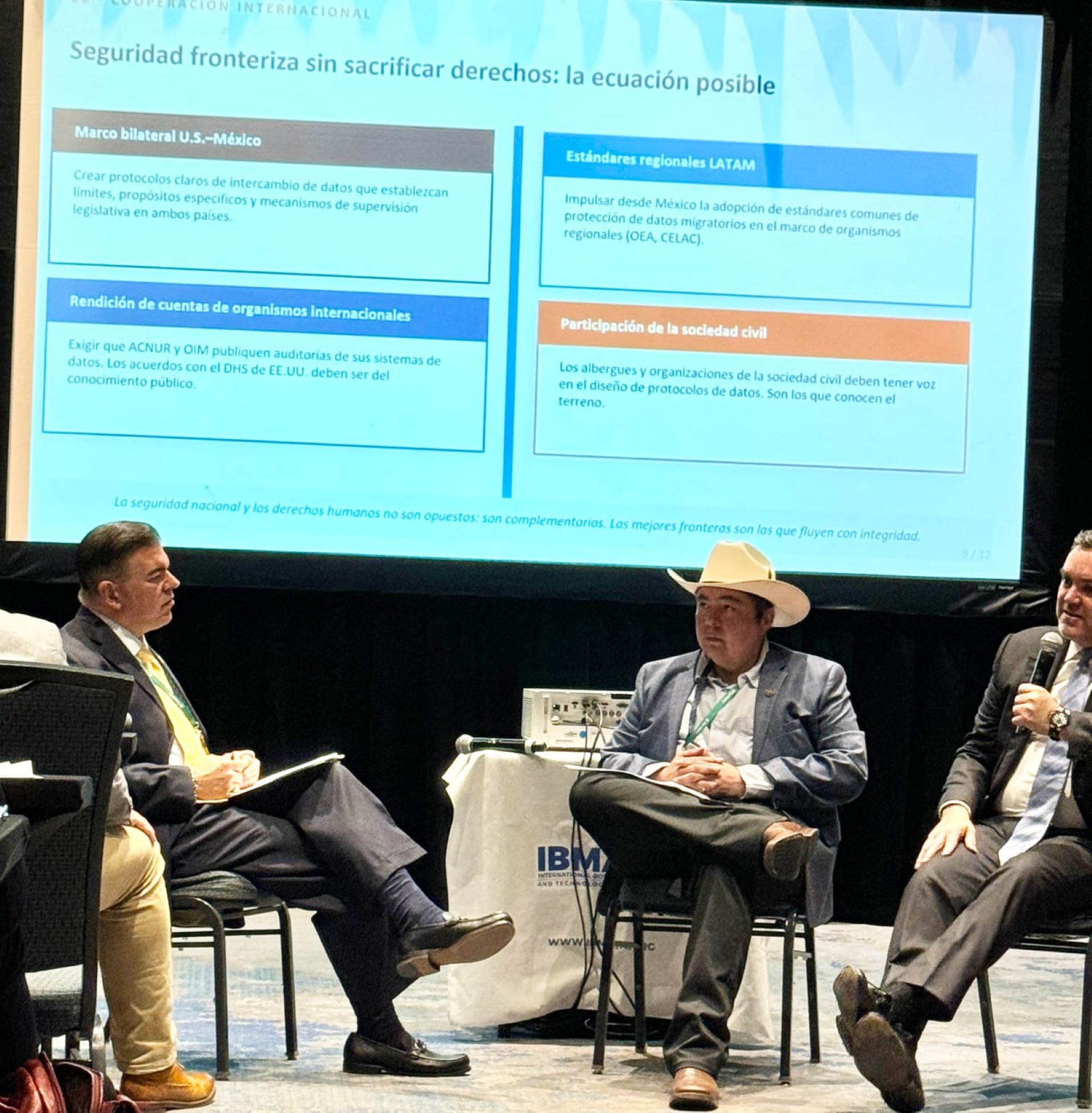 Armando Samaniego alza la voz por los derechos humanos en  conferencia binacional sobre migración y tecnologías