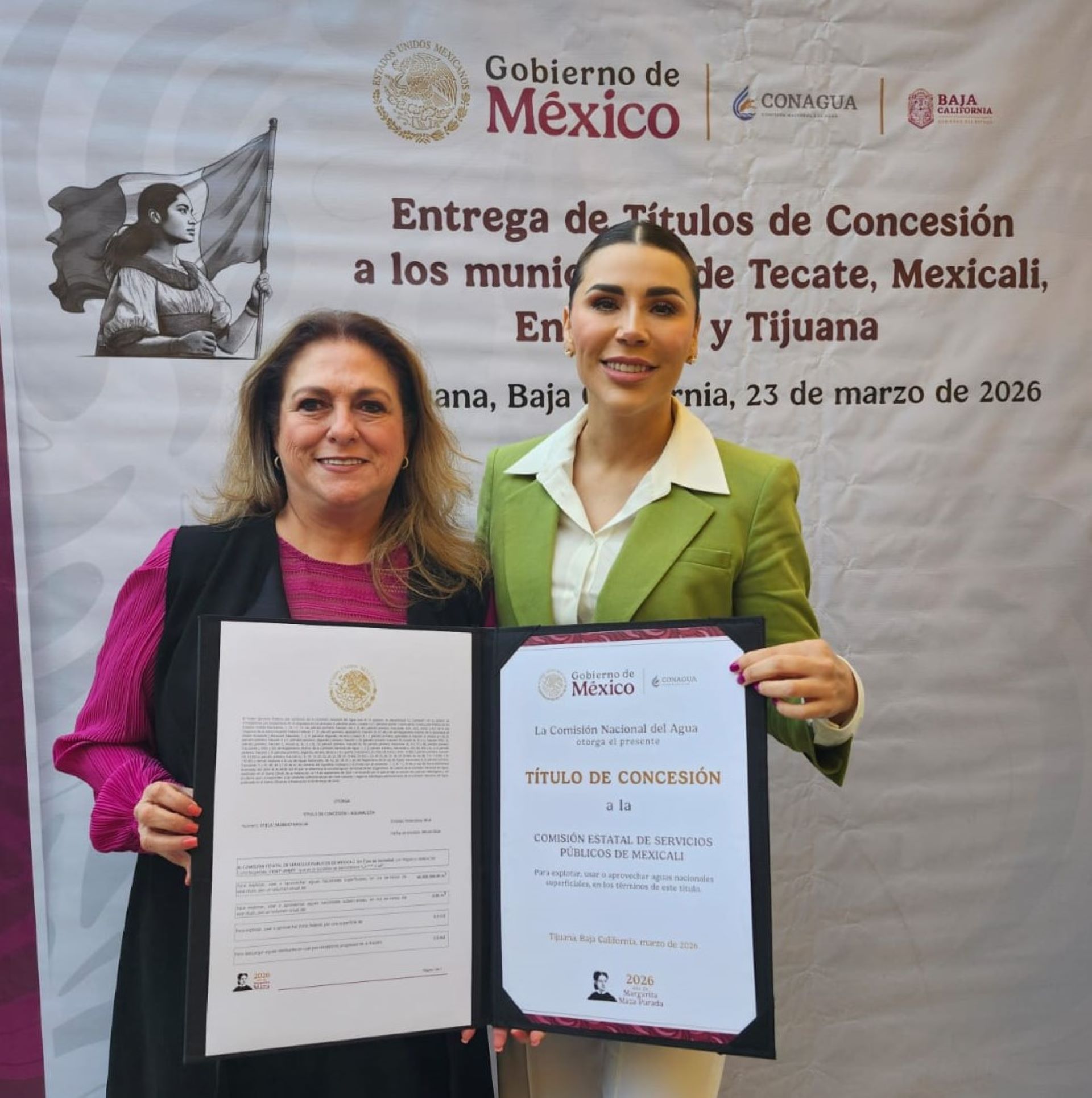 Acude Oficial Mayor, Claudia  Beltrán, en representación de la Alcaldesa a la entrega de títulos de concesión de agua