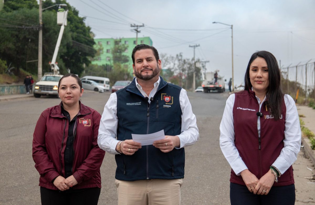 Supervisa Ismael Burgueño instalación de 120 luminarias LED en Infonavit Lomas Verdes