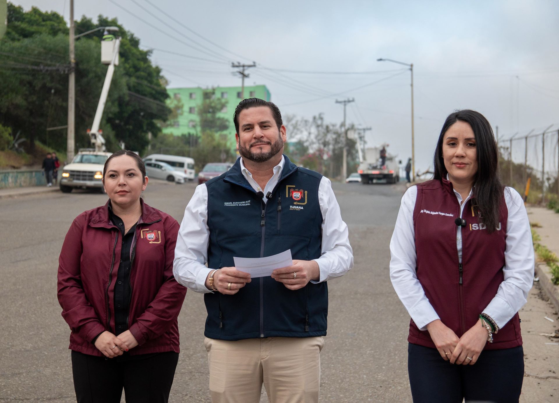 Supervisa Ismael Burgueño instalación de 120 luminarias LED en Infonavit Lomas Verdes