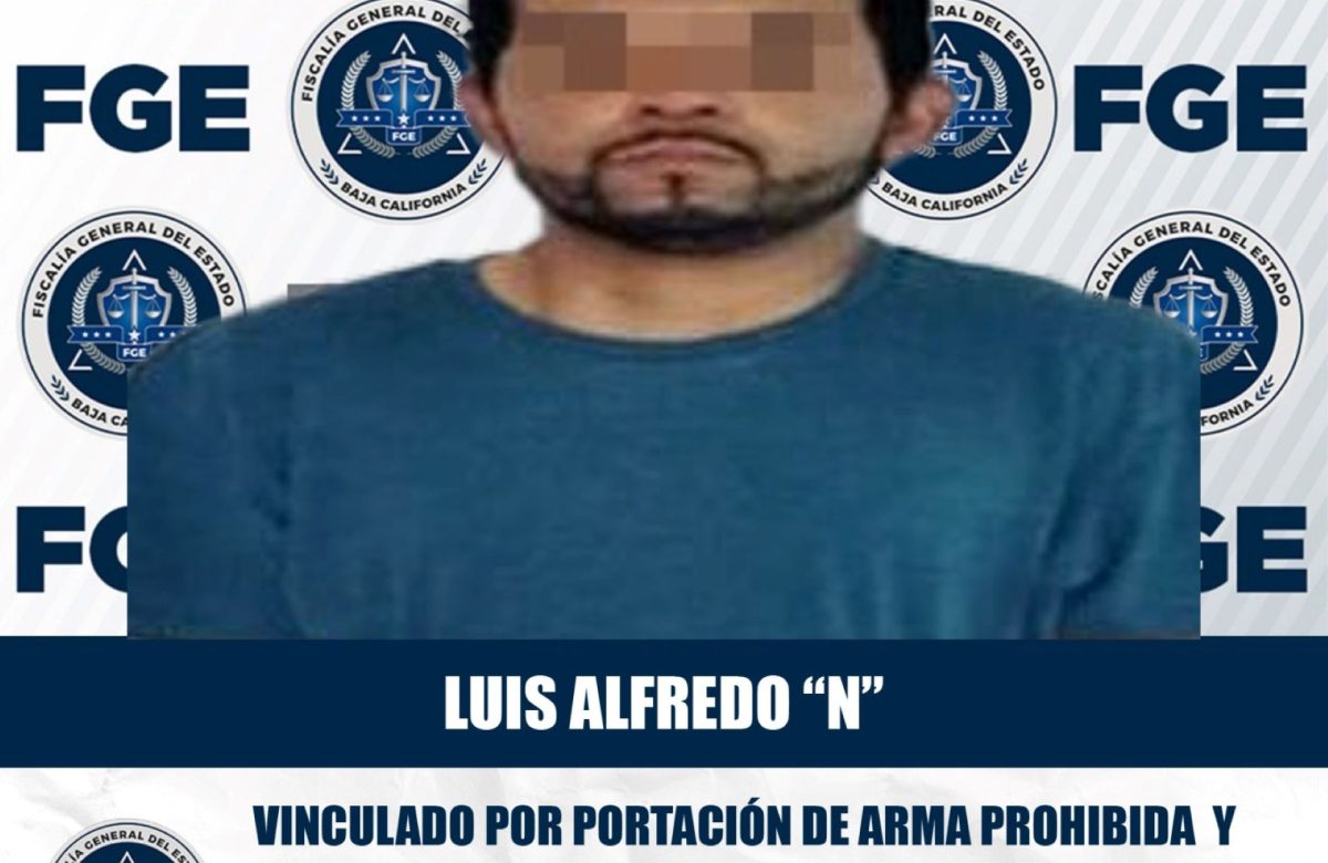 Prisión preventiva contra acusado por portación de arma prohibida y delitos cometidos contra funcionarios públicos en ejercicio de sus funciones