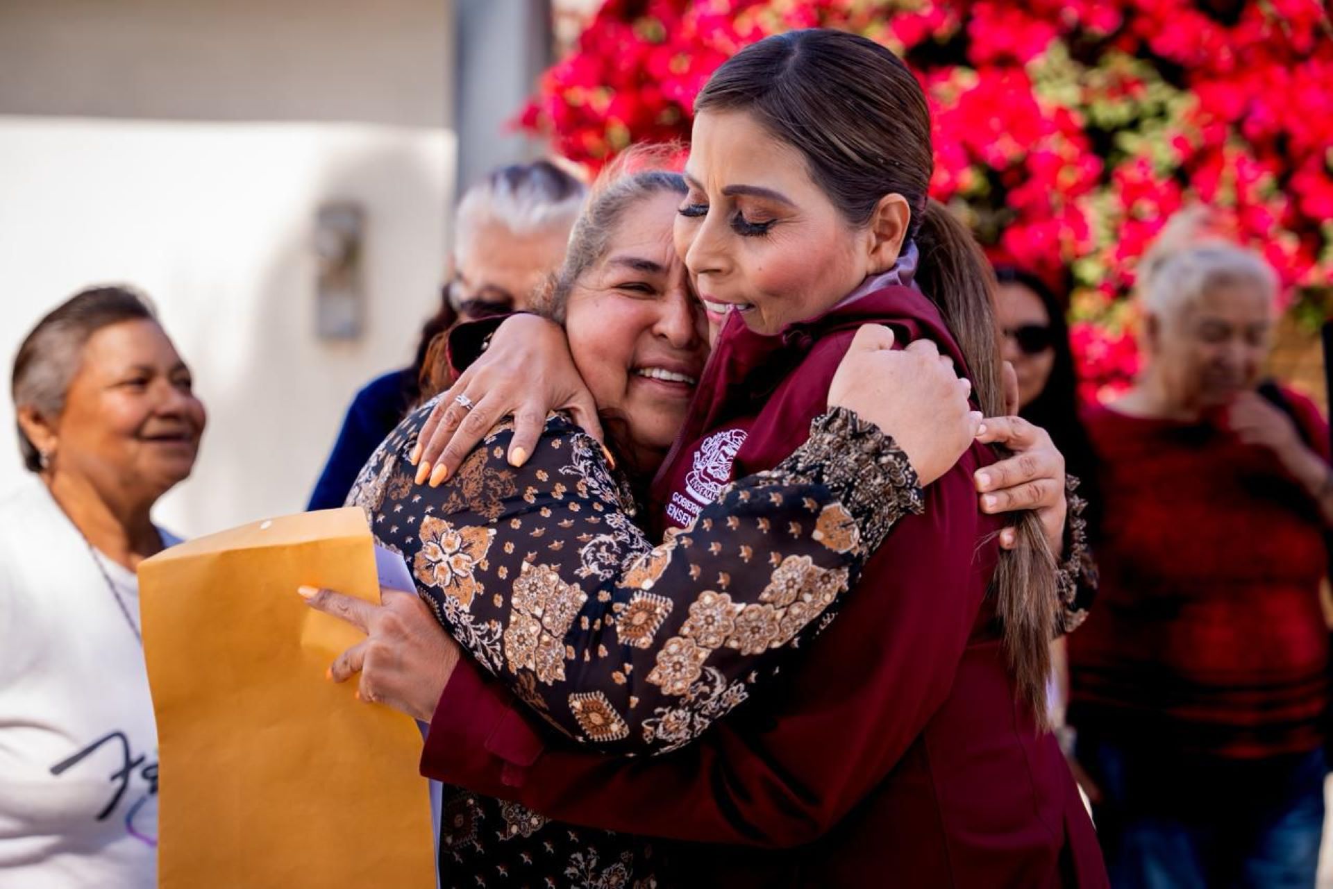 Cumple gobierno de Claudia Agatón a residentes  de la Colonia 17 de abril